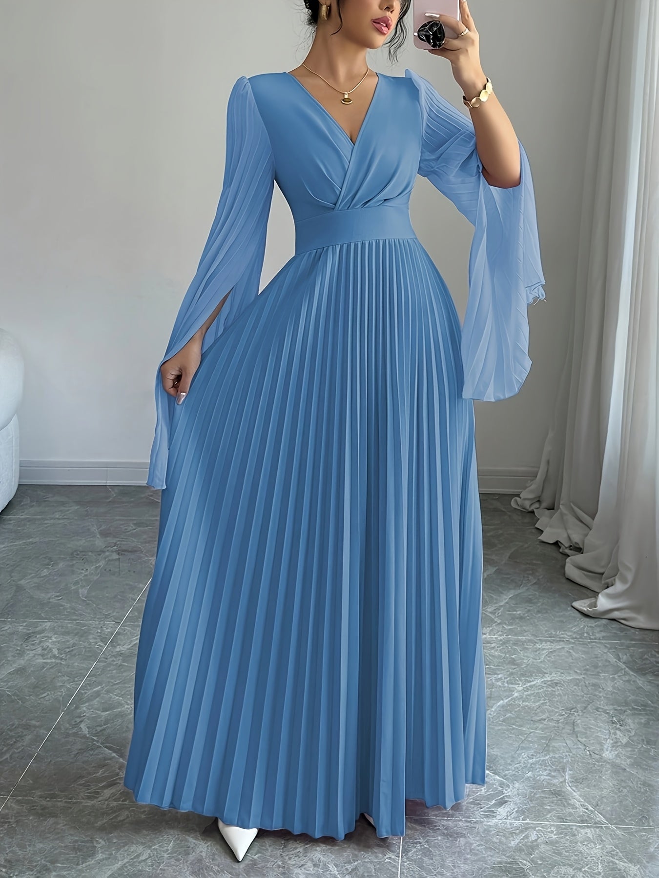 Elegant Long-Sleeve V-Neck Pleated Maxi Dress for Women, Perfect for Spring And Summer.