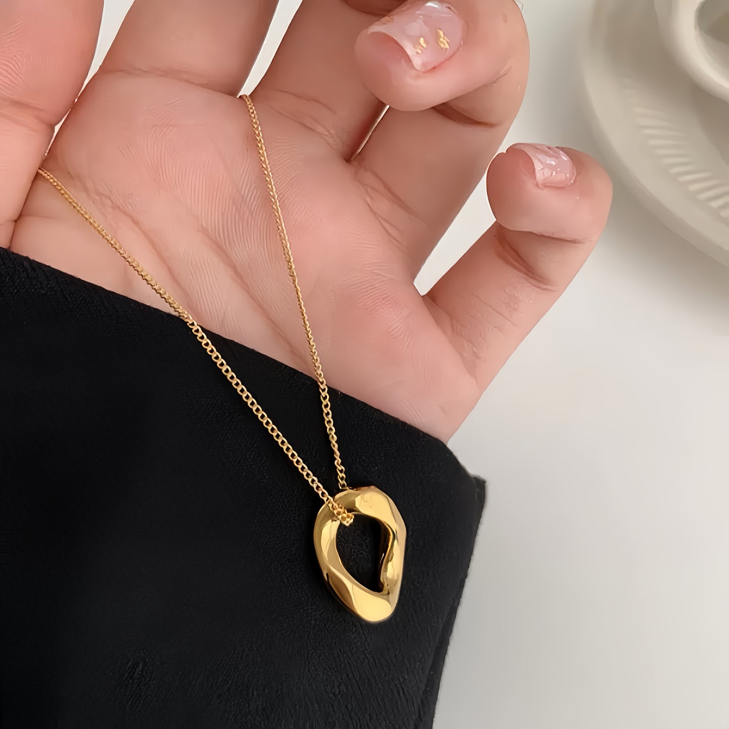 Collier Minimaliste Rétro en Acier Inoxydable 18K – Pendentif Irrégulier/Asymétrique, Élégant, Polyvalent pour Quotidien et Soirées, Accessoire Européen Chic Toute l’Année