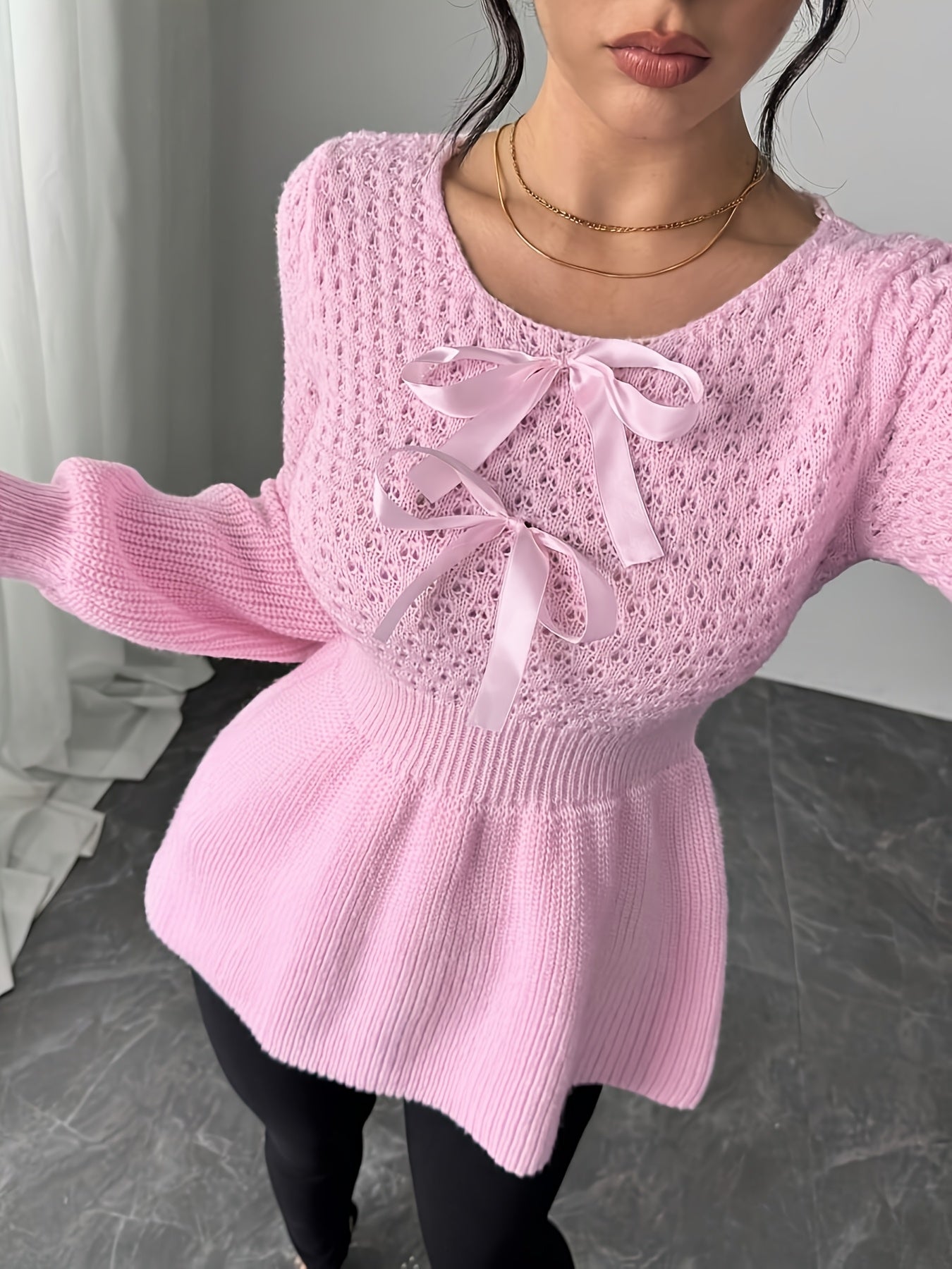 Pull élégant pour femmes – Bleu clair, manches longues, col rond, nœud décoratif, ourlet plissé, tissu stretch doux, automne/hiver, casual et formel