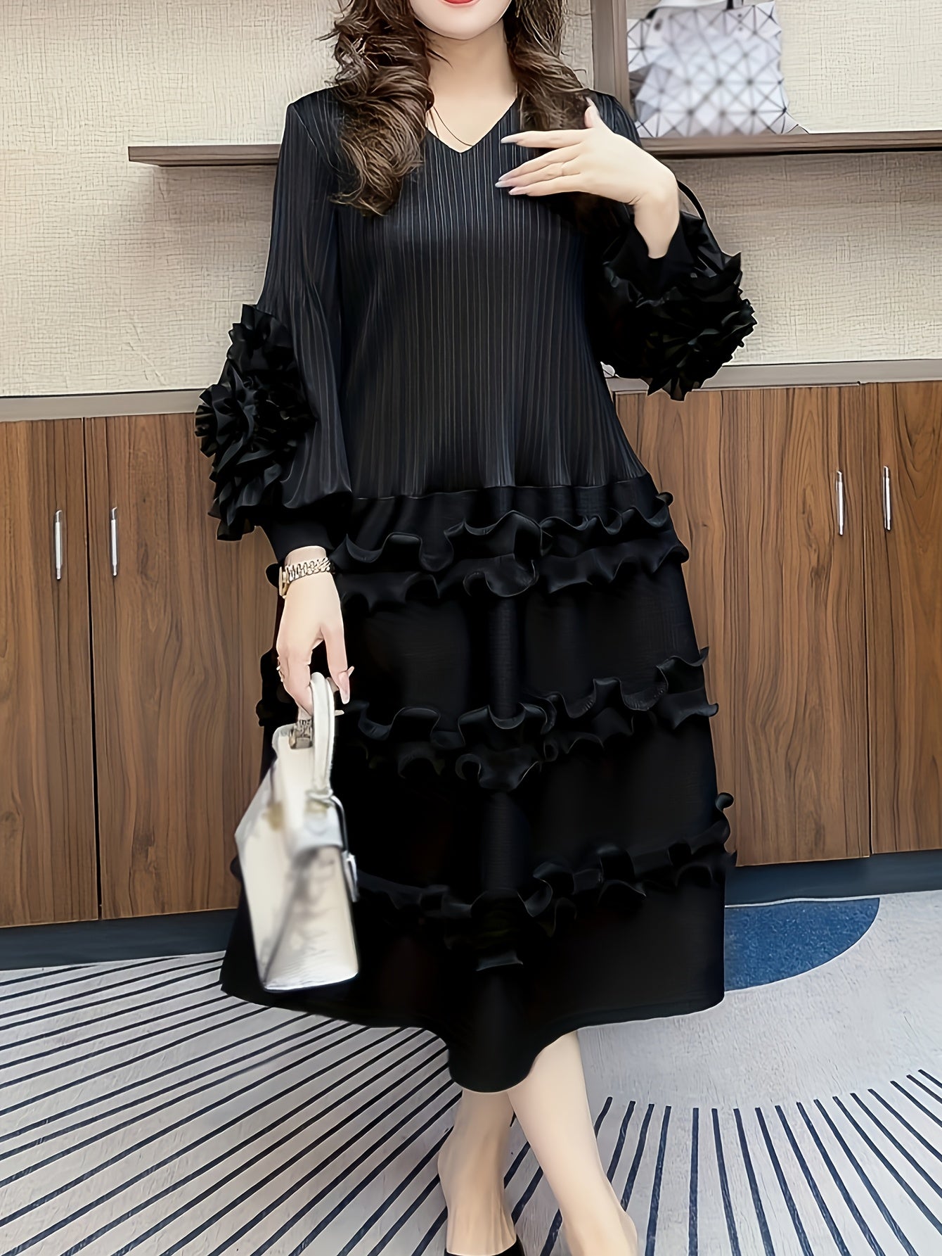 Robe Grande Taille Élégante – Col Volants, Manches Bouffantes, Coupe A-Ligne Smock, Longueur Courte à Mi-Mollet, Couleur Unie Noire