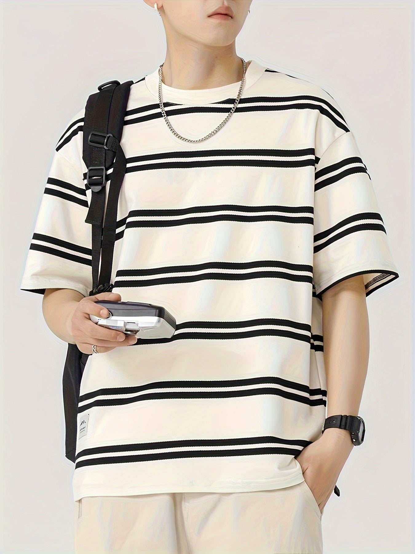 Men'S Summer Striped Short-Sleeve T-Shirt for Trendy Youth with Horizontal Stripes And a Round Neck.