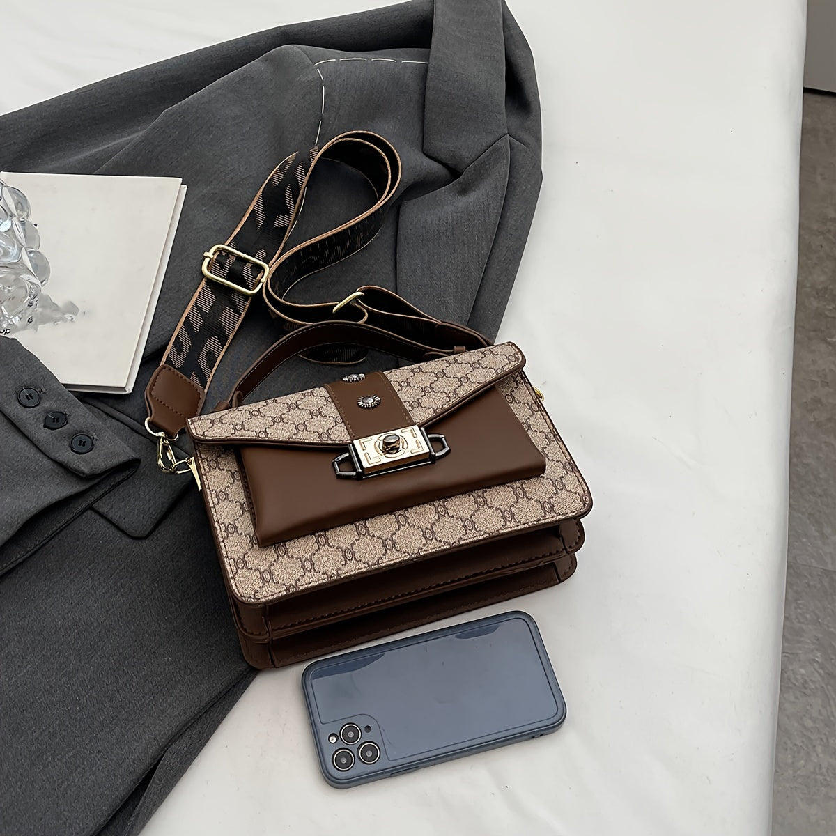 Sac femme motif géométrique en simili cuir, bandoulière réglable, fermeture dorée, intérieur spacieux