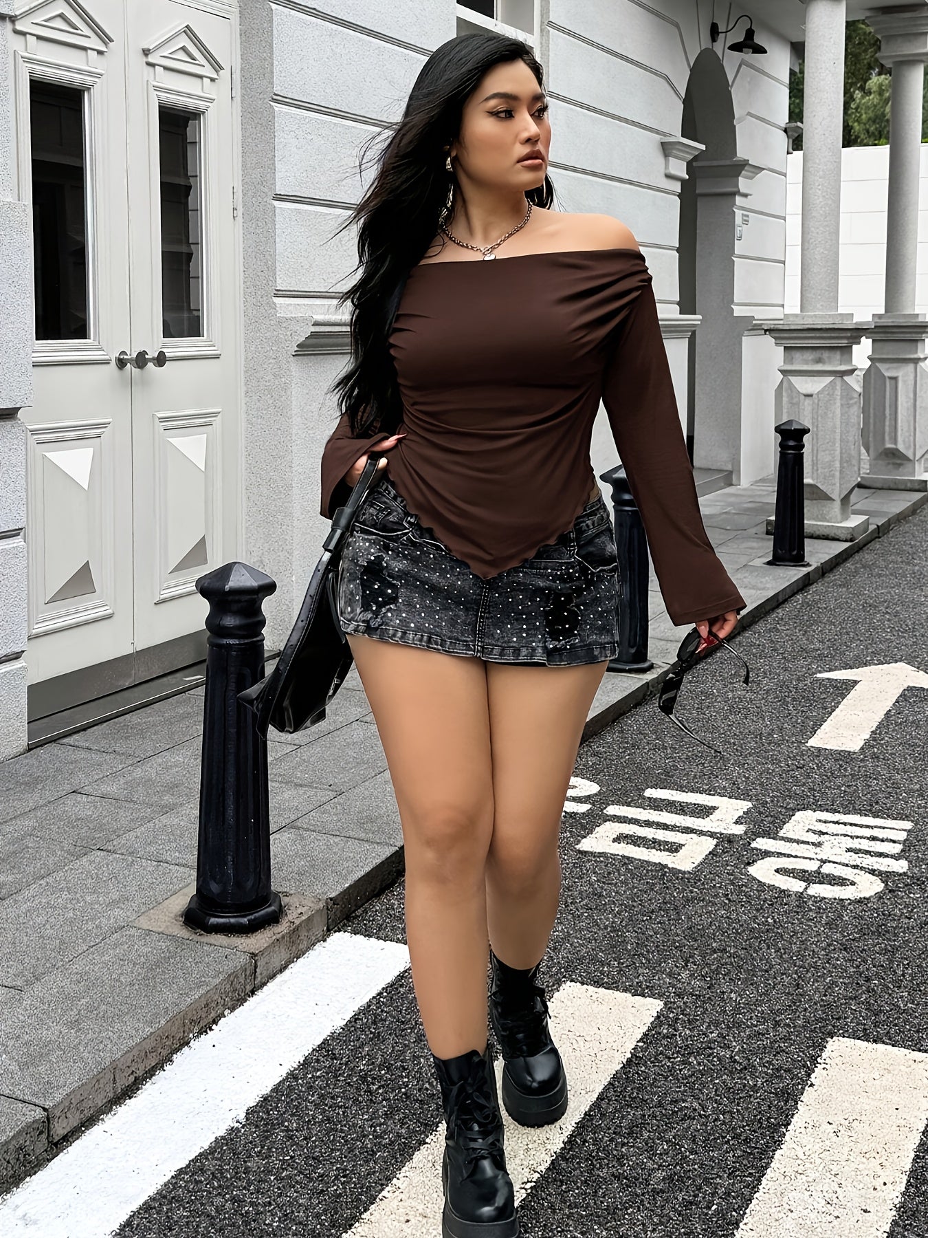 T-shirt oversize pour femmes – top manches longues à ourlet asymétrique marron, tenues décontractées ou formelles, essentiel superposition automne/hiver, design élégant, couture de qualité, blouse tendance