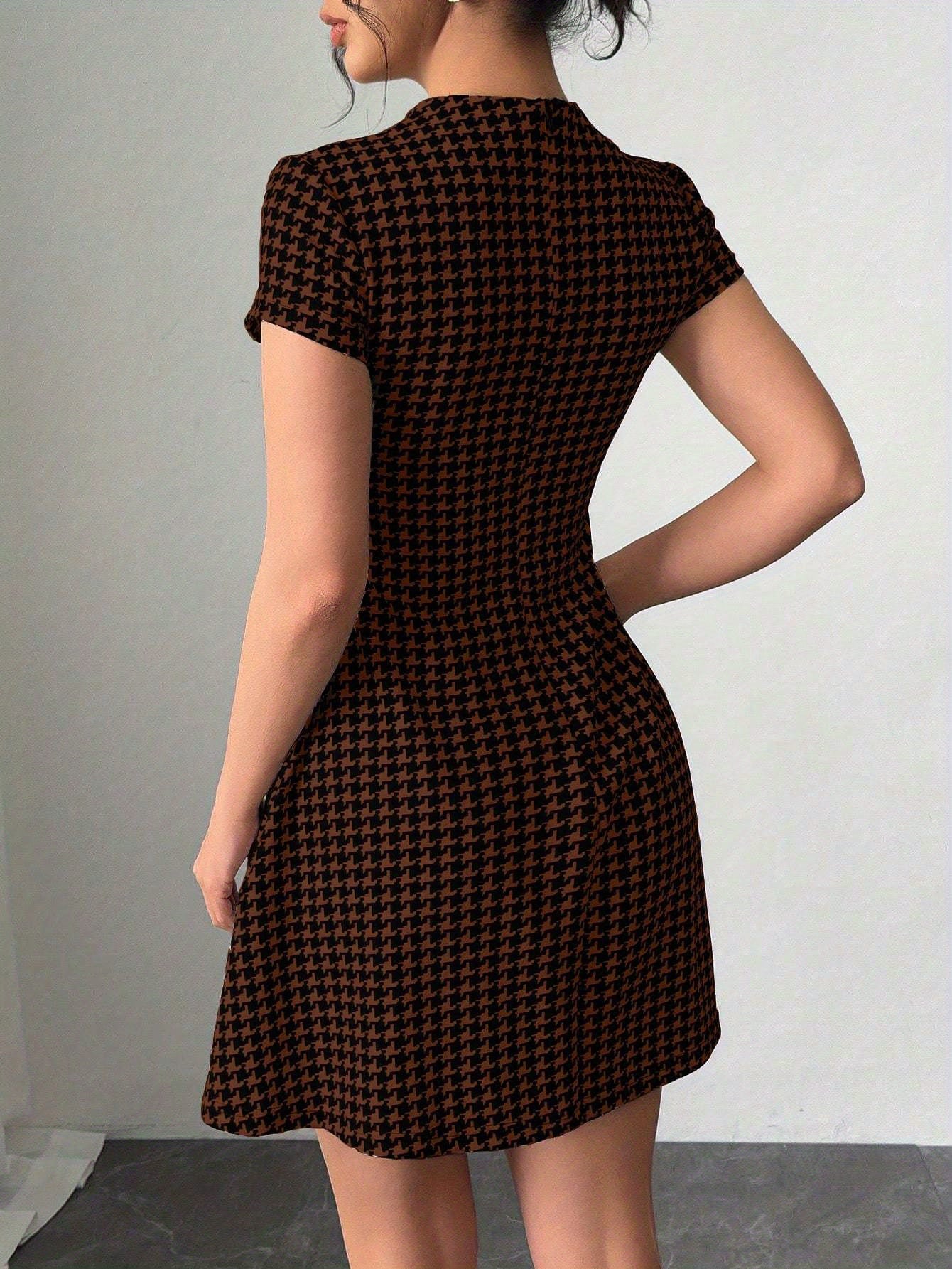 Robe A-Line à Imprimé Pied-de-Poule — Manches Courtes, Coupe Slim avec Taille Cintrée, Longueur Courte, Fermeture Éclair au Dos, Mini-Robe Noir et Blanc, Idéale pour Automne/Hiver, Événements Décontractés ou Formels (Bureau, Soirée, Rendez-vous)