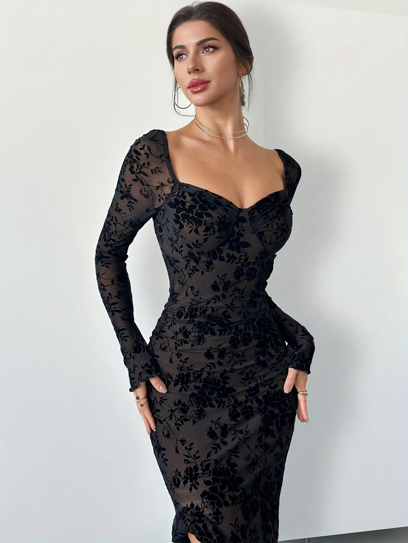 Robe Sirène à Manches Longues pour Femme - Coupe Ajustée avec Encolure Carrée et Ourlet Fendu, Tissu Extensible Type Tulle, Élégante Robe de Soirée ou d’Invitée de Mariage pour l’Automne/Hiver (Lavage à la Main)