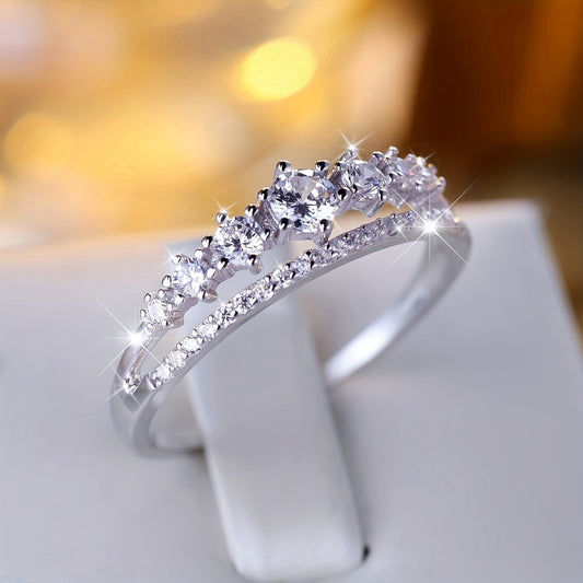 Bague luxueuse et raffinée pour femmes en argent pur S925 (2,6 g) avec zirconia synthétique blanc étincelant. Parfaite comme cadeau de fiançailles ou de mariage. Livrée avec une boîte