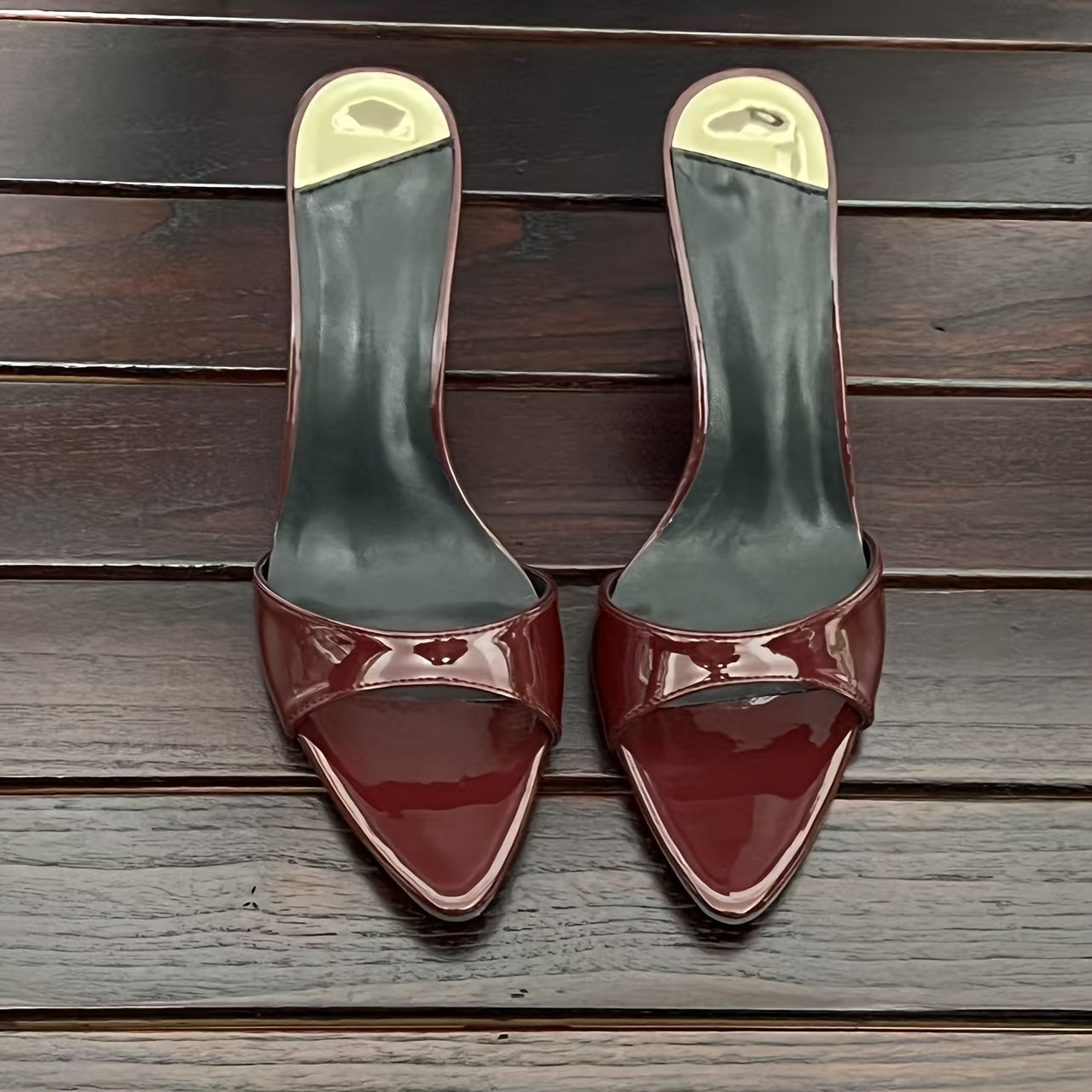 Sandales à talons aiguilles noires et rouges pour femmes – talon haut, bout ouvert, slip-on, dessus synthétique, semelle TPR, chaussures confortables et stylées