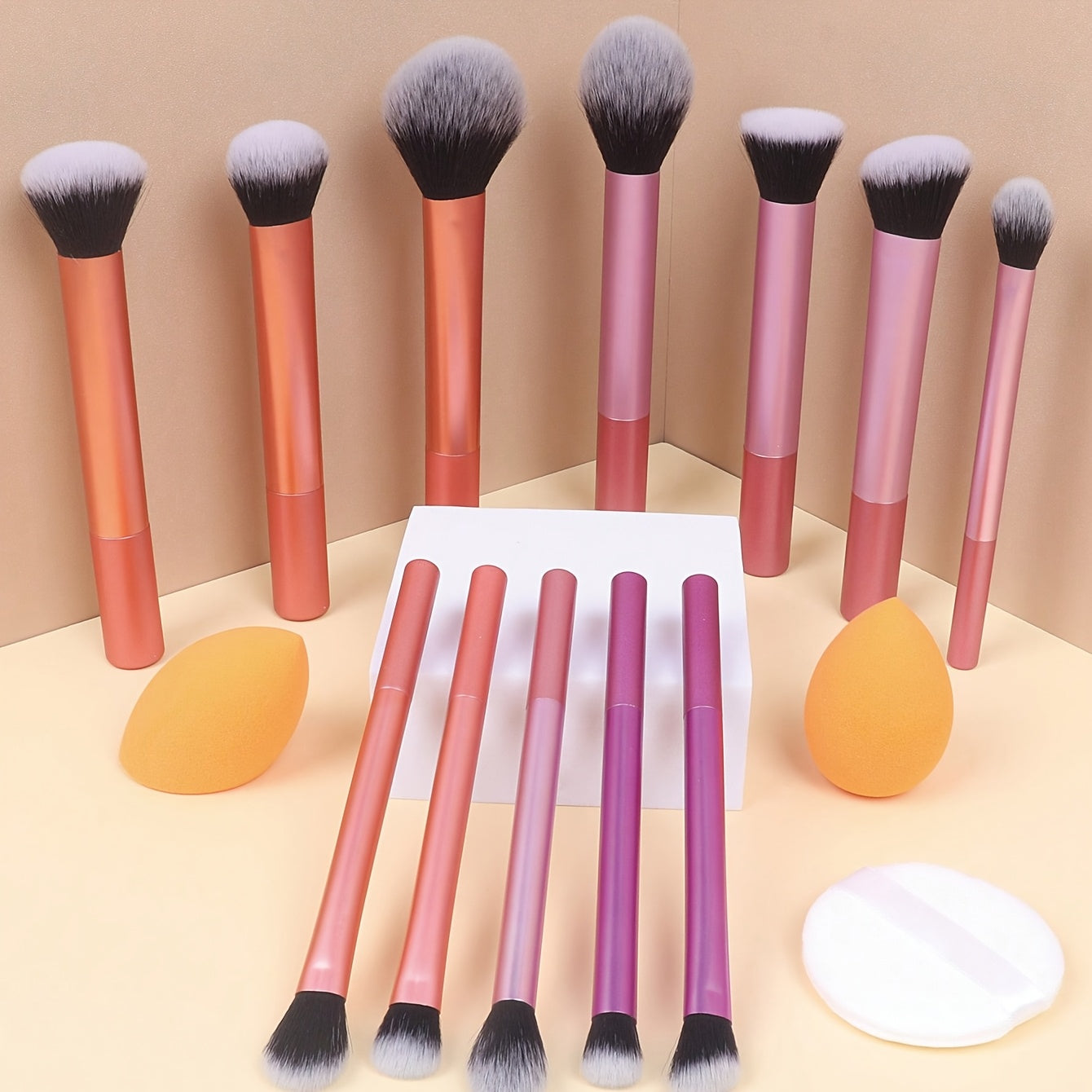 Ensemble de 15 pinceaux de maquillage comprenant un pinceau à fond de teint, un kit de maquillage pour débutants, une houppette et des pinceaux de maquillage colorés