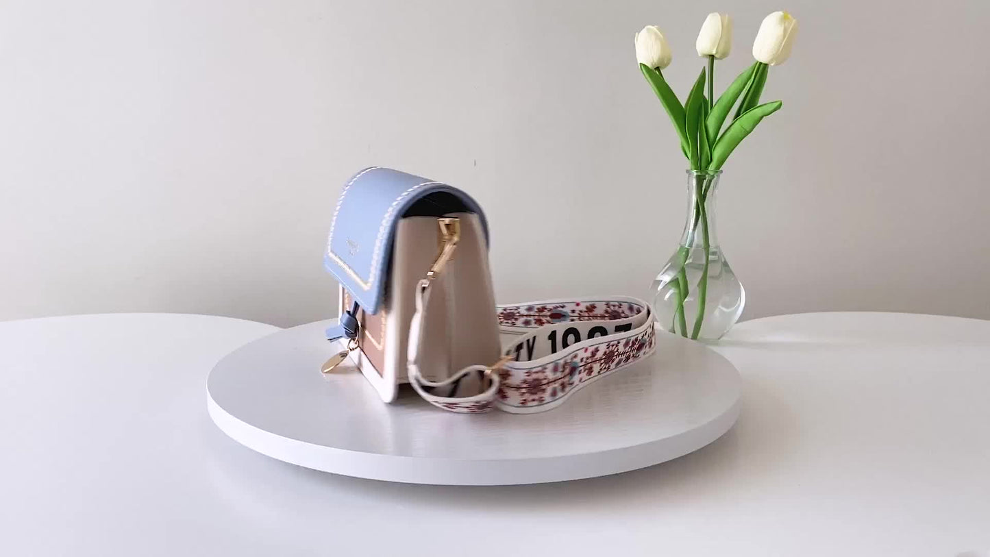 Sac Bandoulière à Rabat Tendance pour Femme – Décor Boucle – Sangle Large et Confortable