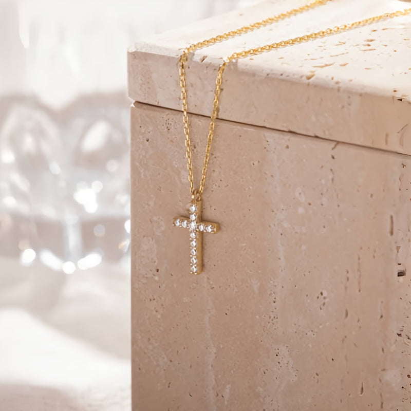 Collier Femme Élégant – Pendentif Croix avec Strass, Plaqué Or KC en Alliage de Zinc, Design Simple et Stylé, Idéal Quotidien et Soirées, Cadeau Parfait pour Halloween, Noël, Pâques