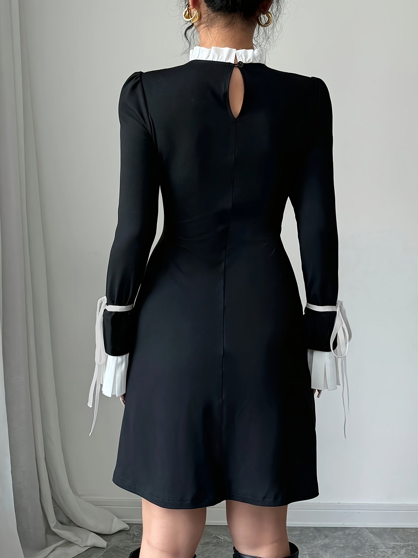 Robe chic patchwork femme – Col et poignets avec nœud, noir & blanc, soirée et formelle, tissu haut de gamme