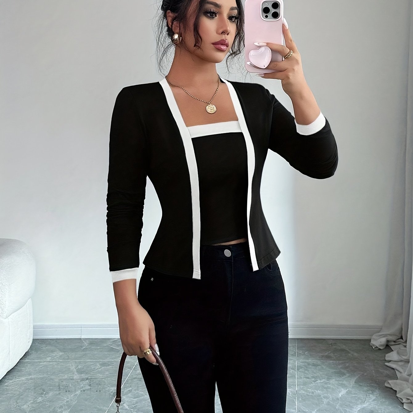 Chemisier bicolore élégant pour femmes, col carré, manches longues, style polyvalent toutes saisons, tenue décontractée ou formelle