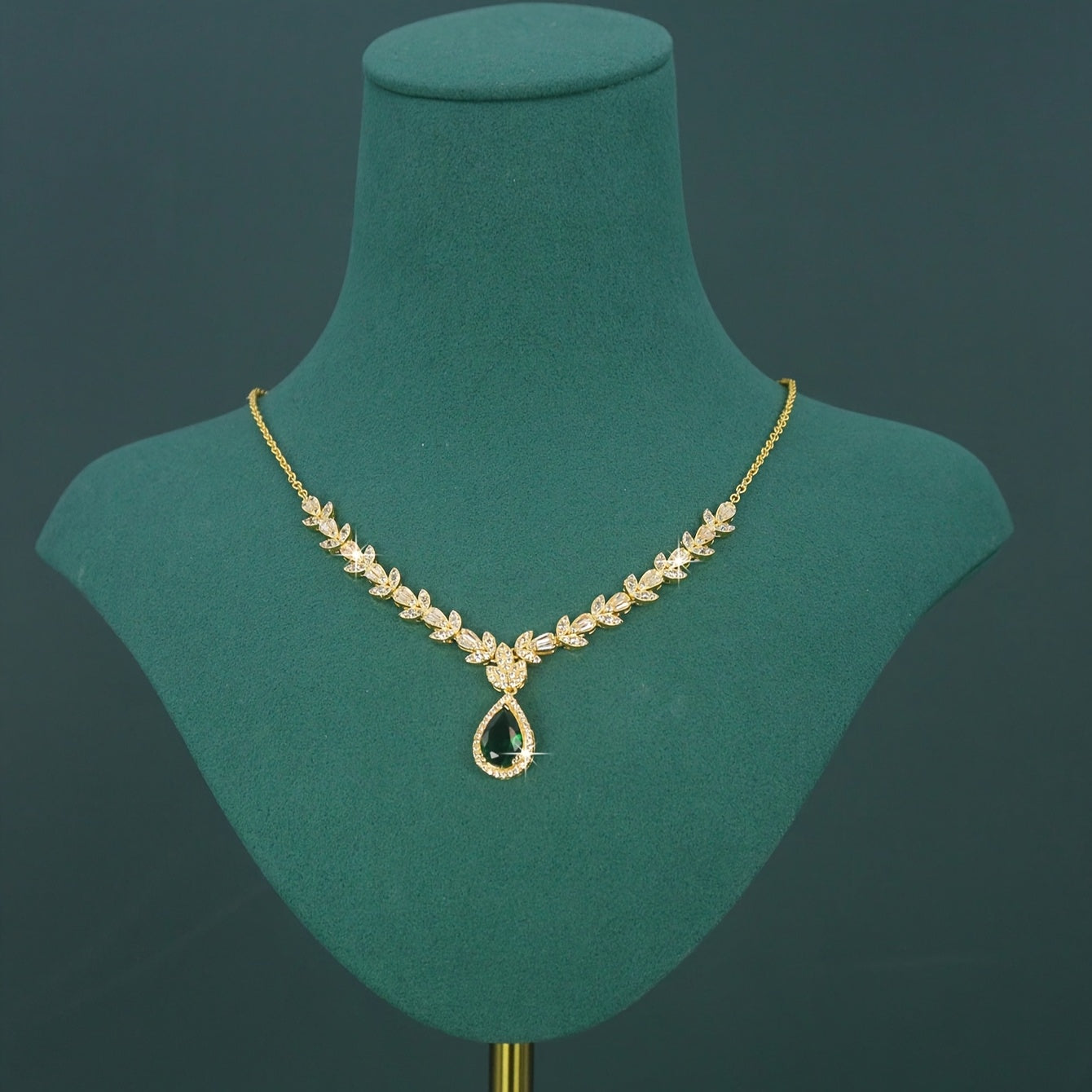 Ensemble mariage luxe 5 pièces – plaqué 18K, style royal moyen-oriental, design goutte, zirconia oxydé 3D vert, rouge et blanc incrusté à la main, comprenant collier, bracelet, boucles d’oreilles et bague, adapté au port quotidien