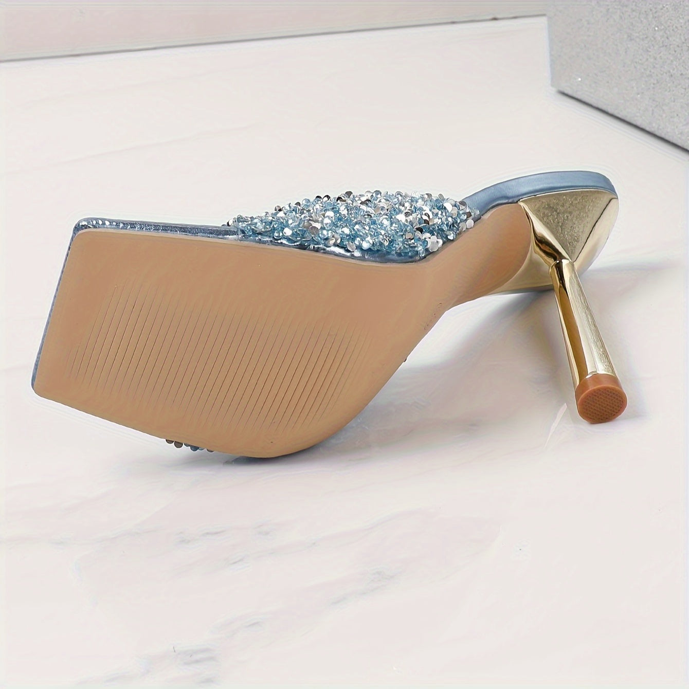 Sandales à Talons Hauts Brillantes pour Femme – Strass Étincelants, Bout Carré, Enfilage Facile, Idéales pour Soirées, Bal de Promo & Mariages – Chaussures Printemps (Disponibles en Plusieurs Couleurs)