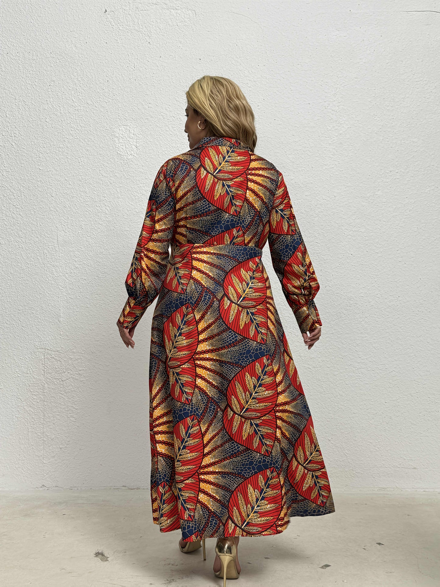 Robe Maxi Élégante Femme à Motif Floral – Couleurs Vives Rouge, Bleu et Jaune, Motif Feuilles, Manches Longues, Fente Frontale, Tissu Léger, Parfaite pour le Printemps et l’Automne, Tenue Décontractée à Semi-Formelle, Robe à Imprimé Vibrant