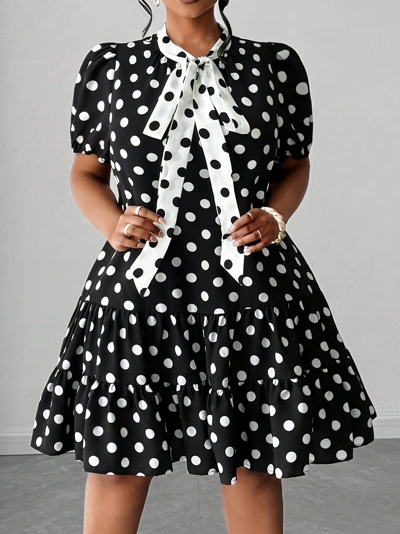 Robe A-Ligne Grande Taille – Pois Noir et Blanc, Jupe Évasée, Taille Ceinturée, Tissu Non Extensible, Idéale Bureau, Soirées et Mariages