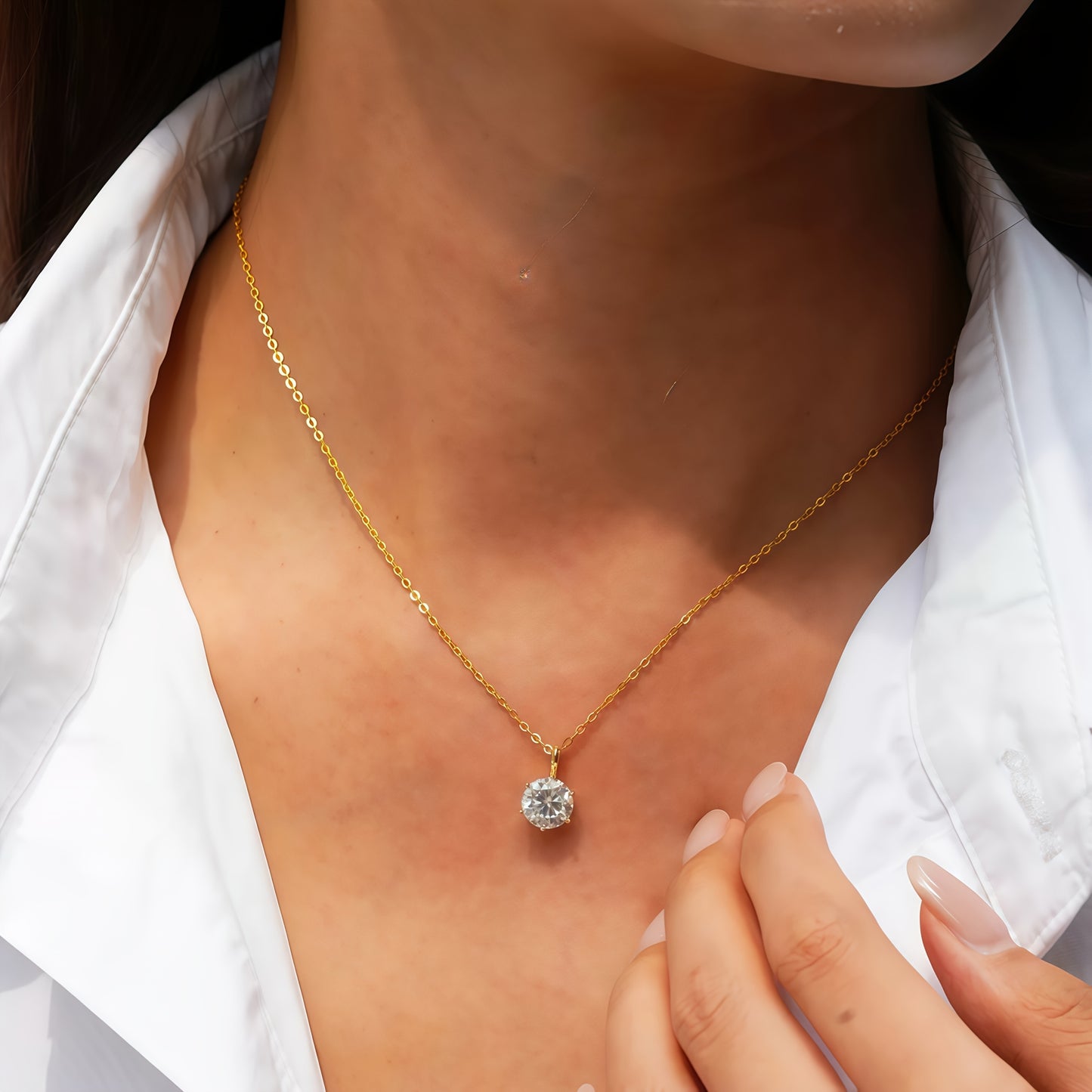 Collier Femme Élégant – Pendentif Strass en Acier Inoxydable Plaqué Or 18K, Hypoallergénique, Idéal Quotidien et Cadeau, Bijou Polyvalent, Minimaliste et Durable