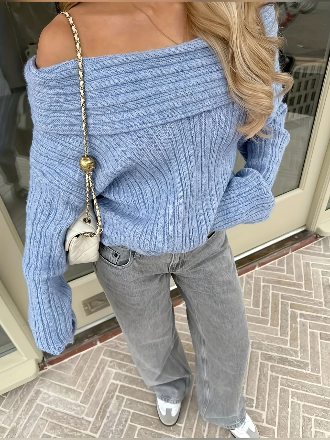 Pull élégant à épaules dénudées pour femme, manches longues, tons neutres