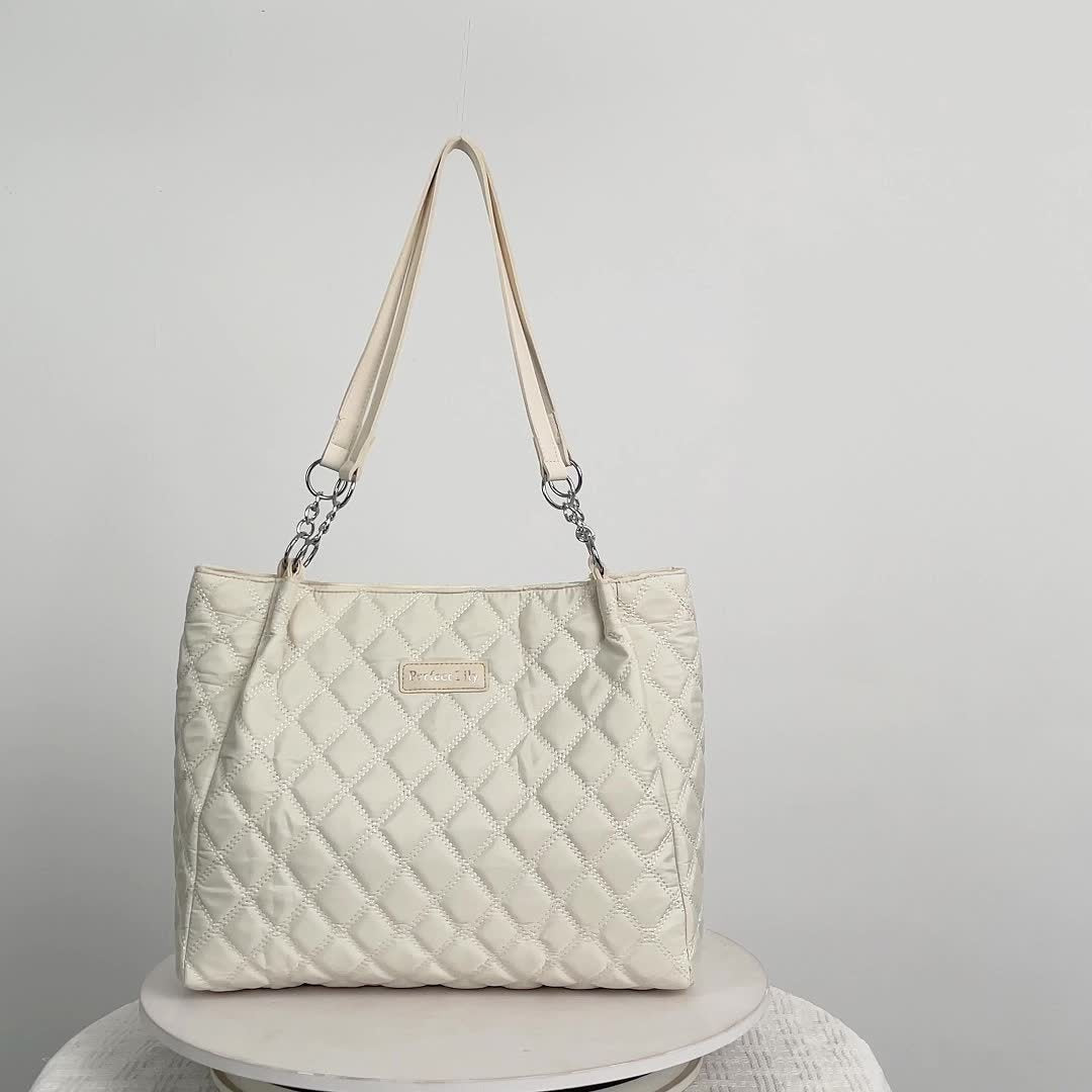 Sac fourre-tout élégant pour femmes – grande capacité, motif losange, nylon résistant, fermeture éclair, bandoulière fixe, idéal travail, voyage ou shopping