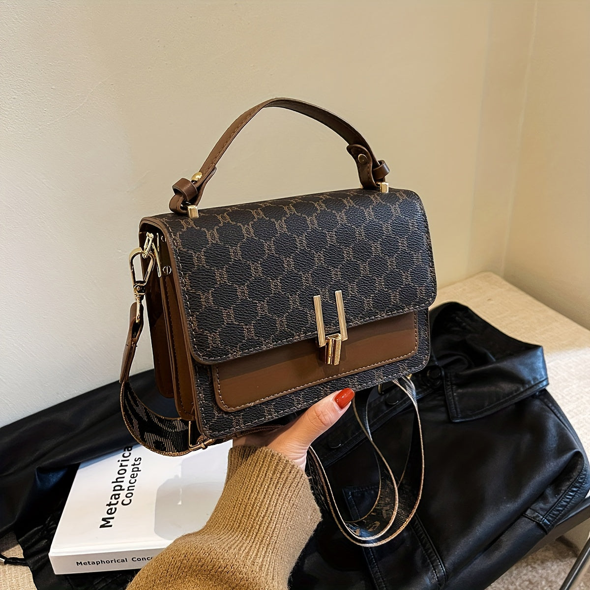 Sac élégant pour femmes – grande capacité, motif géométrique, simili cuir, bandoulière large et amovible, accessoires dorés, sac bandoulière polyvalent pour occasions casual et formelles