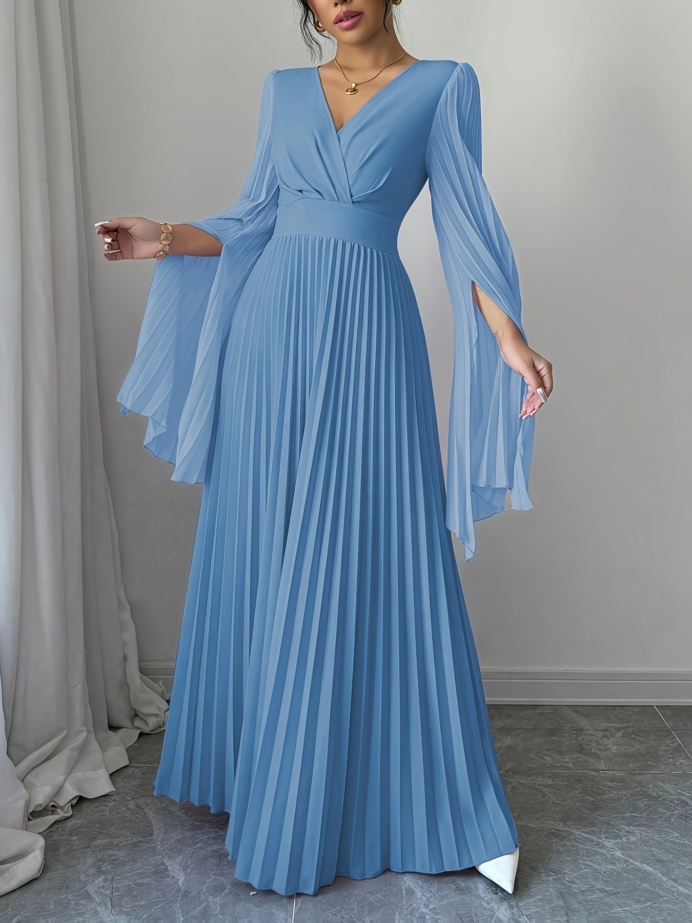 Elegant Long-Sleeve V-Neck Pleated Maxi Dress for Women, Perfect for Spring And Summer.