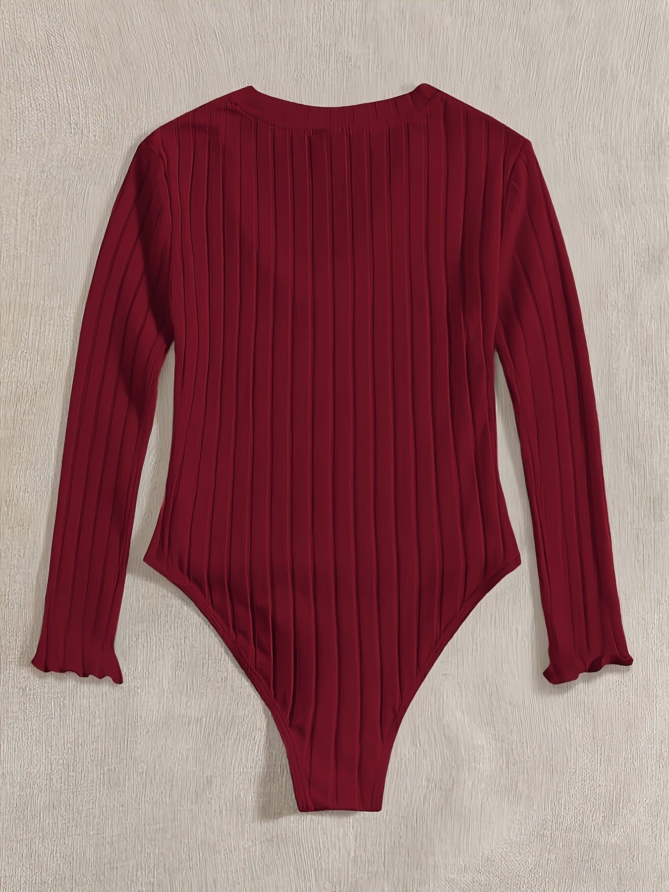 Body moulant femme vert foncé à manches longues, détail sur les hanches, tissu côtelé doux, style décontracté, idéal pour l’automne et l’hiver, parfait pour les sorties shopping