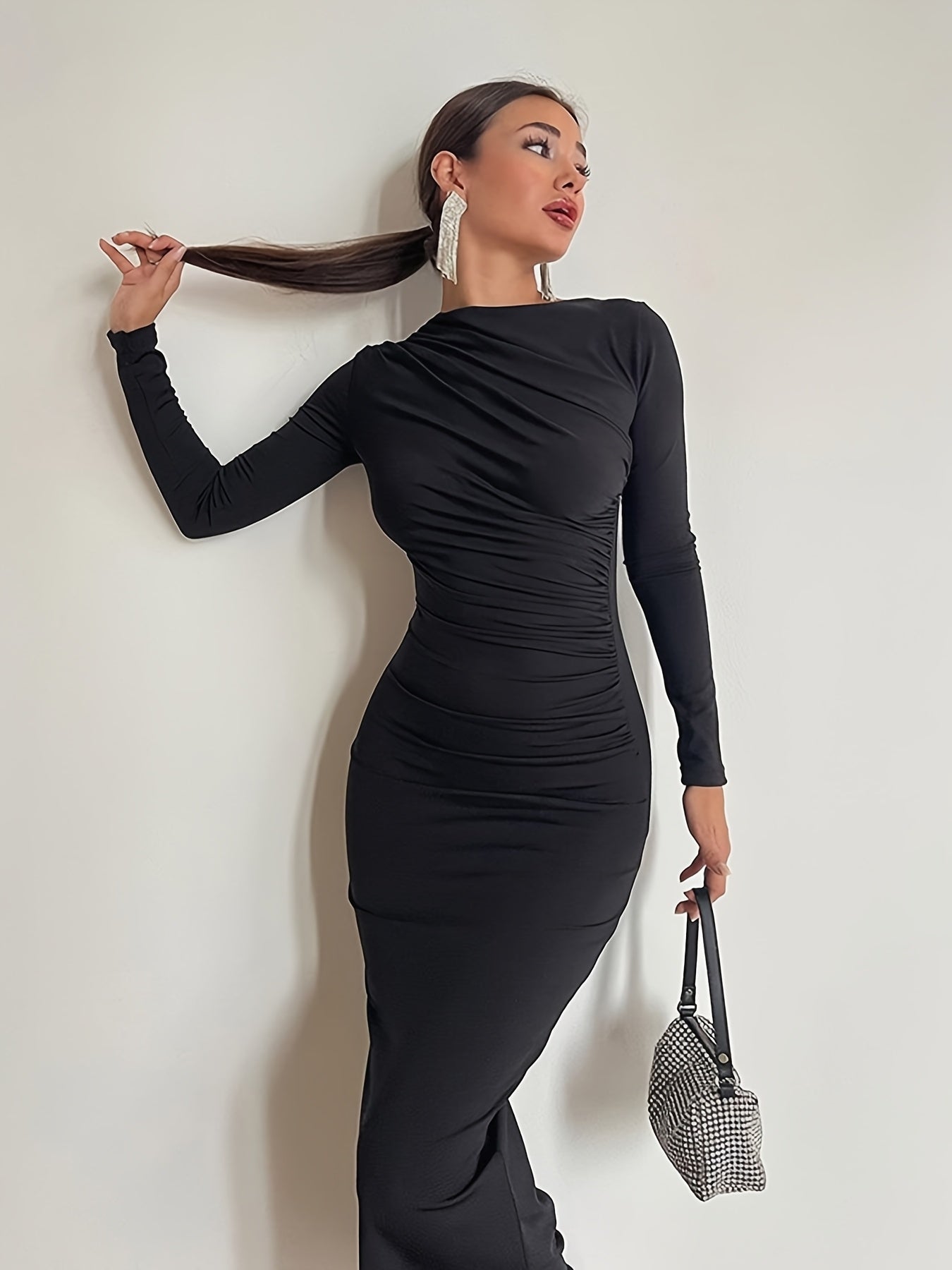 Robe Noire Élégante Manches Longues – Moulante, Détail Froncé et Fente, Style Crayon, Femme, Polyvalente Toutes Saisons, Tenue Élégante