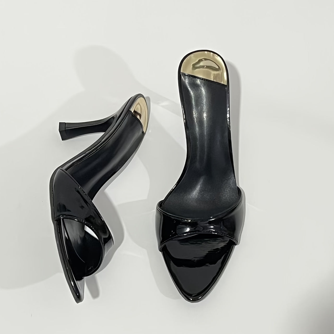 Sandales à talons aiguilles noires et rouges pour femmes – talon haut, bout ouvert, slip-on, dessus synthétique, semelle TPR, chaussures confortables et stylées