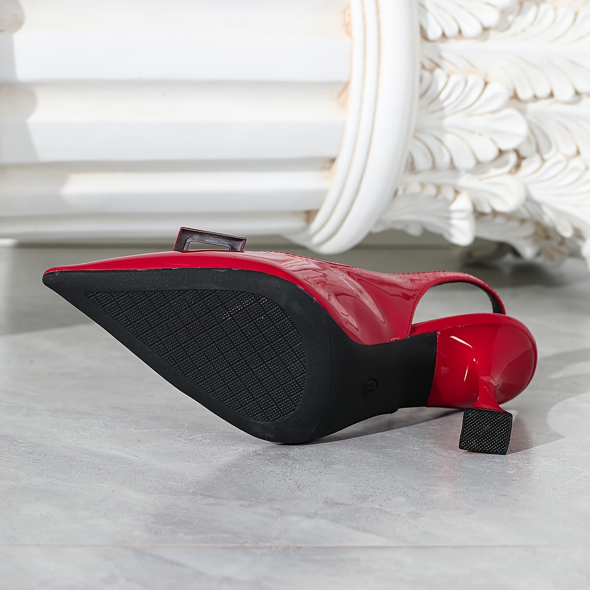 Escarpins Élégants Rouges à Talons Aiguilles pour Femme – Bout Pointu, Décor Boucle Métallique, Tige Vernie Synthétique, Parfaits pour Mariages, Soirées et Tenues Décontractées