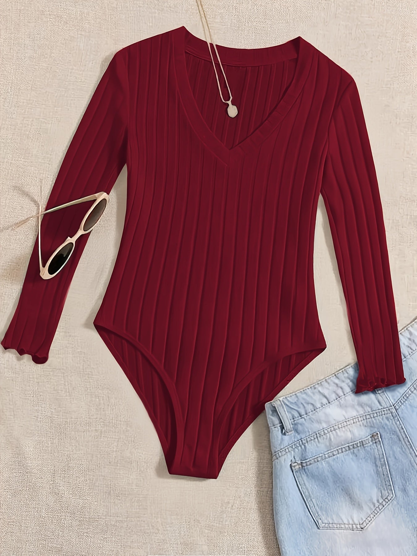 Body moulant femme vert foncé à manches longues, détail sur les hanches, tissu côtelé doux, style décontracté, idéal pour l’automne et l’hiver, parfait pour les sorties shopping