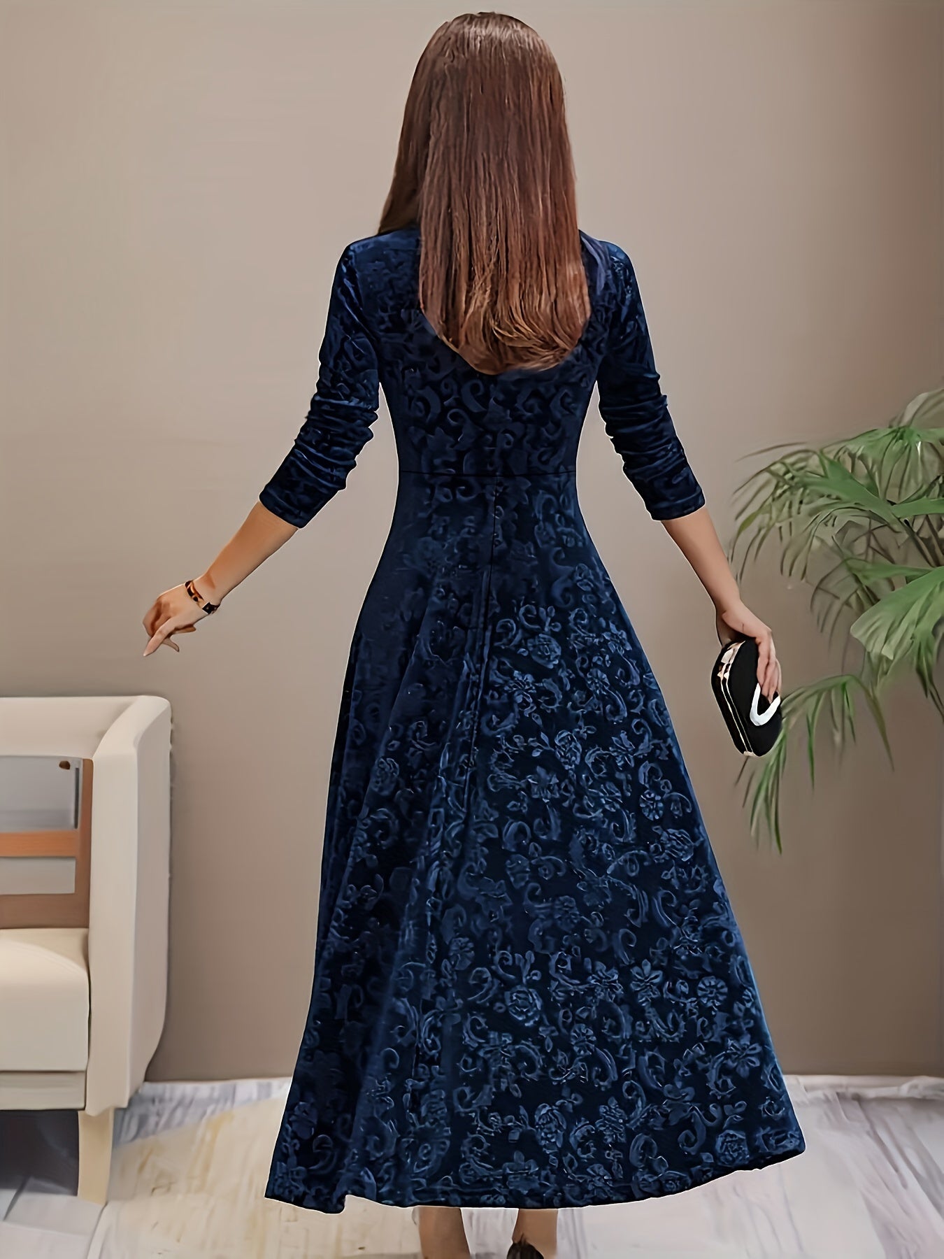 Robe longue en velours à motif floral et manches longues, encolure carrée, idéale pour le Nouvel An. Design élégant