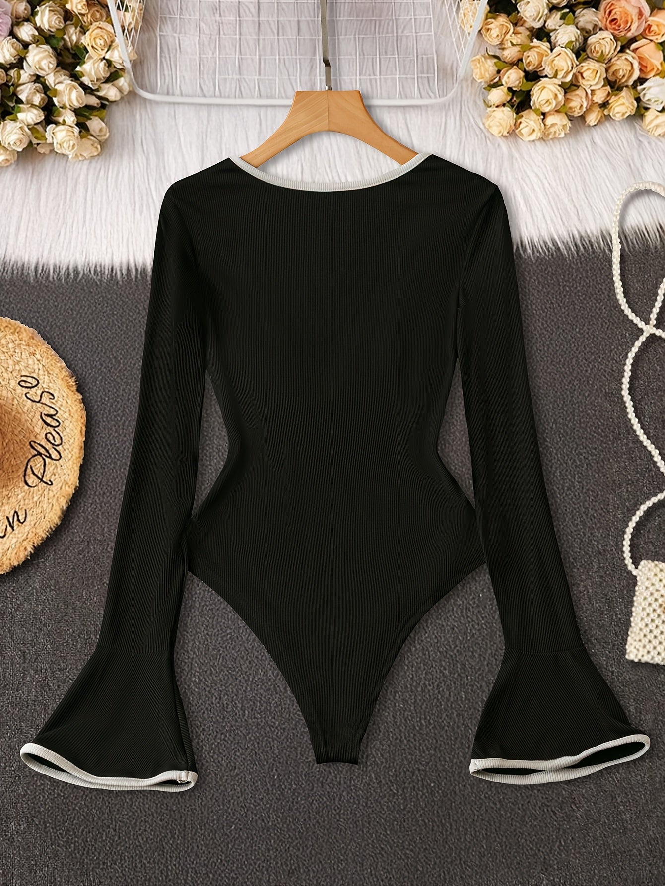 Top débardeur élégant pour femme, manches évasées, col bateau, couleur noire unie, tissu extensible, lavable en machine et nettoyage à sec, polyvalent toutes saisons, style décontracté chic avec buste froncé, coupe confortable