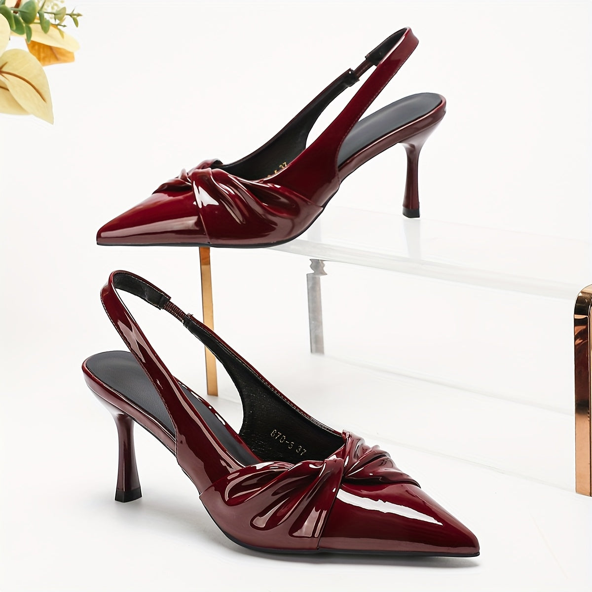 Sandales Élégantes Femme – Talons Chaton, Bout Pointu Rouge, Dessus Simili, Semelle Caoutchouc, Escarpins Slip-On Stylés pour Toutes Saisons, Chaussures Chic pour Événements, Confortables et Durables