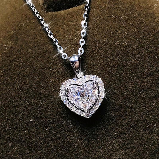 Collier pendentif cœur en acier inoxydable pour femme, chaîne chic pour clavicule avec zirconia synthétique scintillant, parfait pour tenue décontractée ou cadeau, accessoire durable pour tous les jours