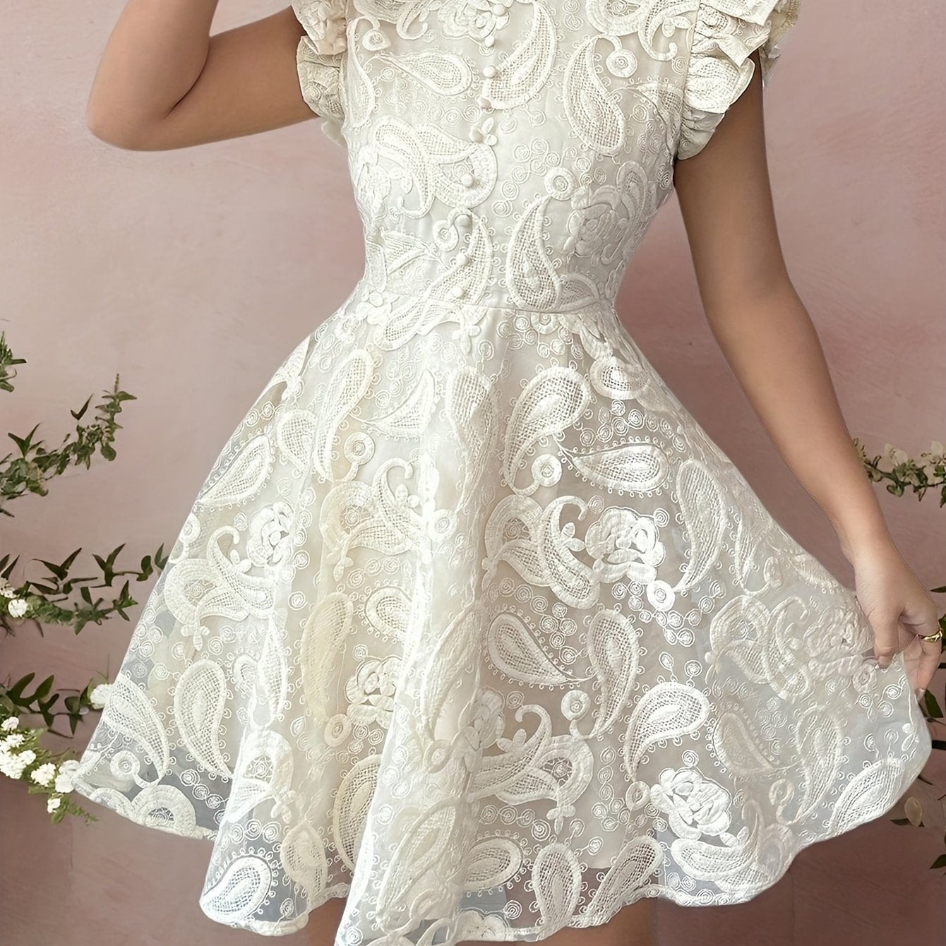Robe élégante femme – Col montant avec dentelle contrastante, coupe ajustée, style raffiné