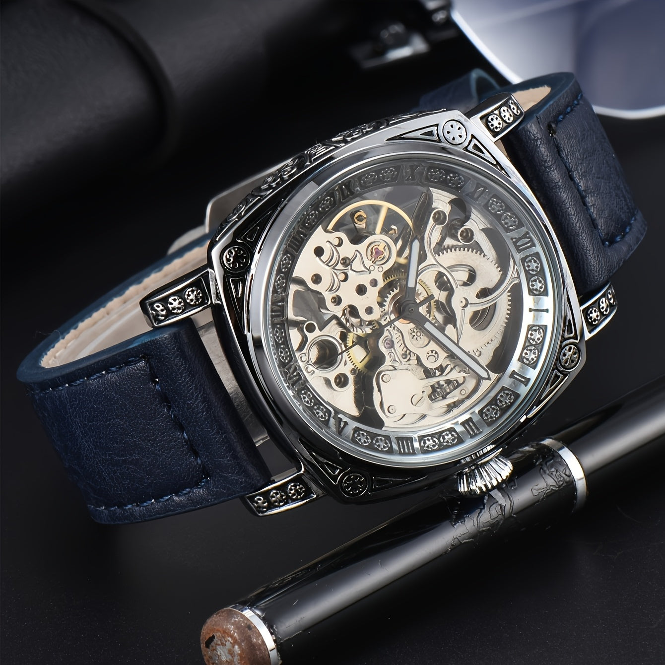 Business fashion Men's watches, mechanical movements, automatic mechanical watches, artificial leather straps, best-selling watches for young men to give to their boyfriends and husbands. There are multiple colors to choose f