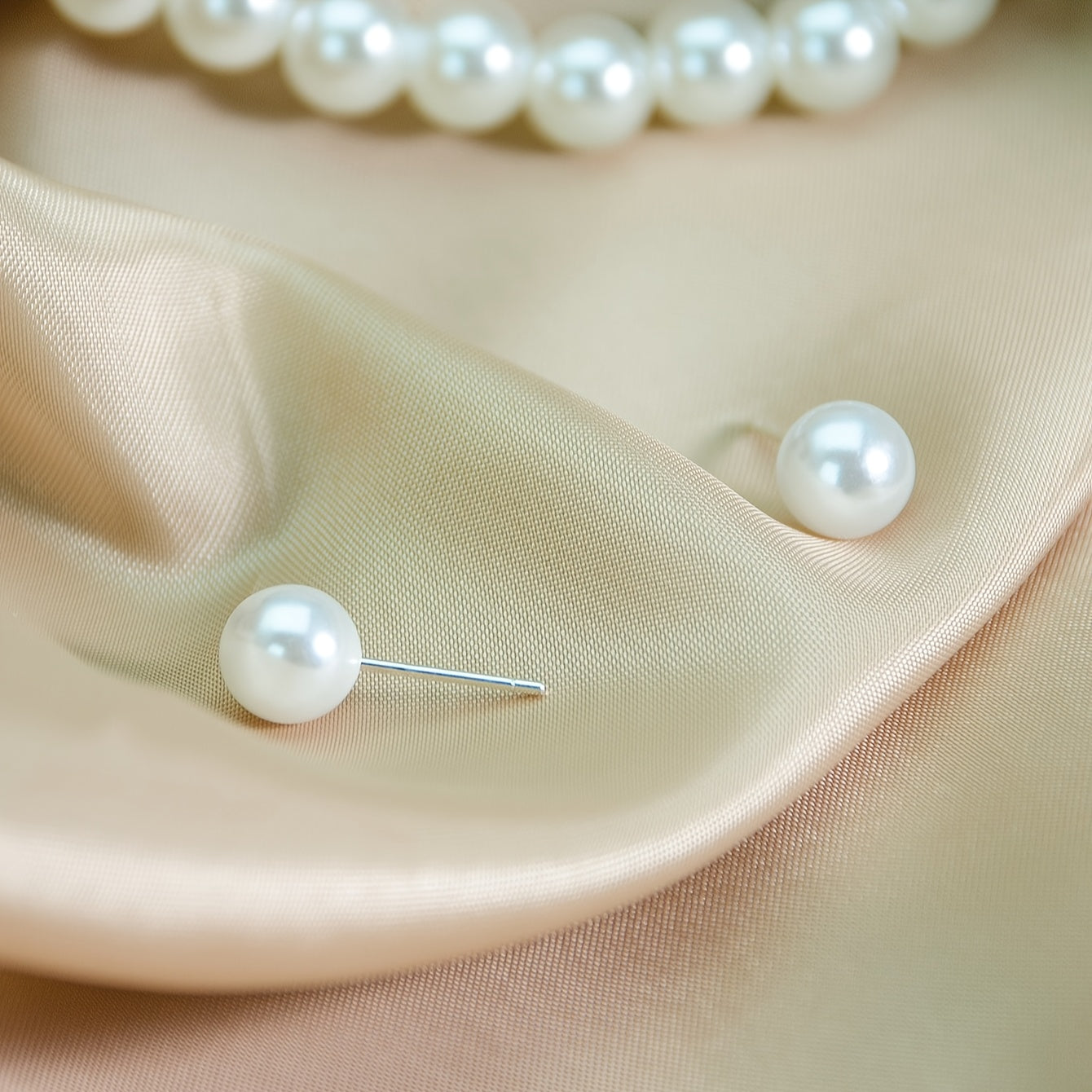 Lot de 3 Bijoux Femme Élégants – Collier et Boucles d’Oreilles Perles Imitation, Collier Multi-Rangs Ajustable, Perles Blanches, Style Minimaliste, Idéal Mariage, Soirée ou Quotidien, Cadeau Parfait pour Femme ou Petite Amie