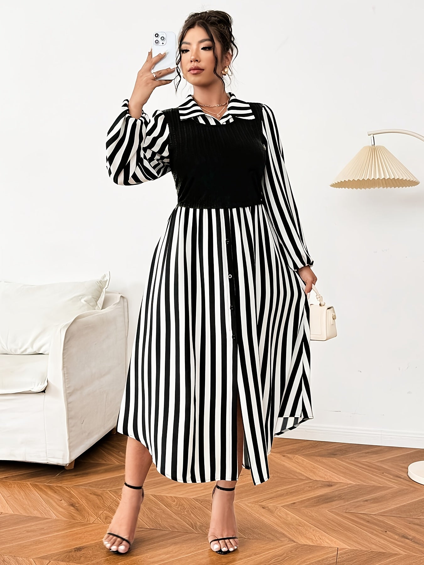 Robe Longue Grande Taille Élégante – Rayures Verticales Noir et Blanc, Manches Longues, Col Boutonné, Jupe A-Ligne Flowy, Tissu Non Extensible