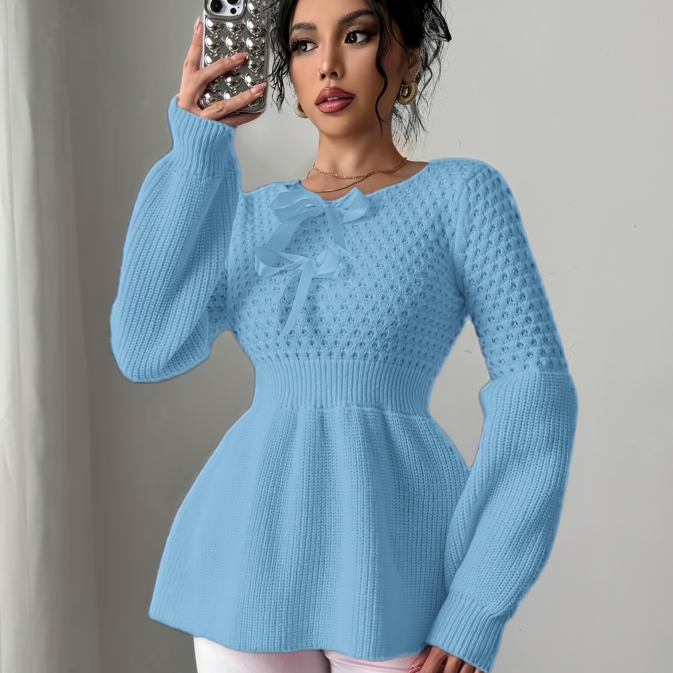 Pull élégant pour femmes – Bleu clair, manches longues, col rond, nœud décoratif, ourlet plissé, tissu stretch doux, automne/hiver, casual et formel