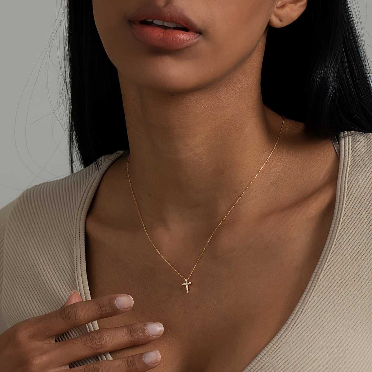 Collier Minimaliste Femme – Pendentif Croix Ton Doré, Chaîne en Fer Durable, Bijou Polyvalent pour Quotidien, Accessoire Intemporel Toute l’Année