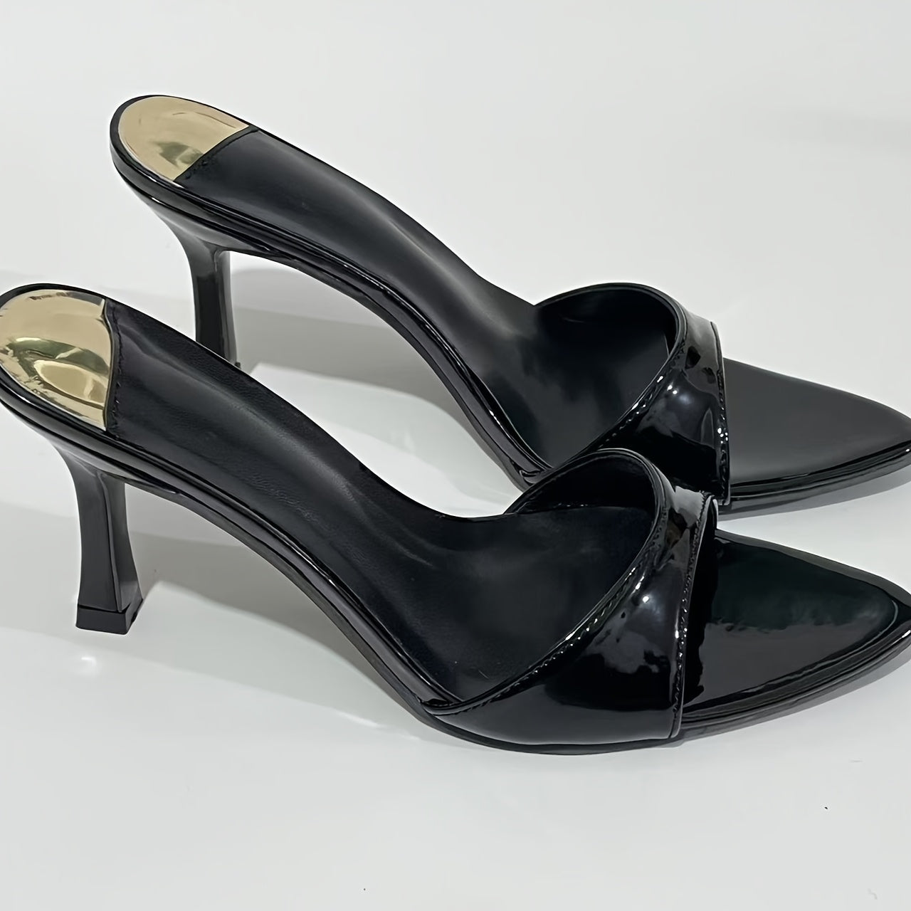 Sandales à talons aiguilles noires et rouges pour femmes – talon haut, bout ouvert, slip-on, dessus synthétique, semelle TPR, chaussures confortables et stylées