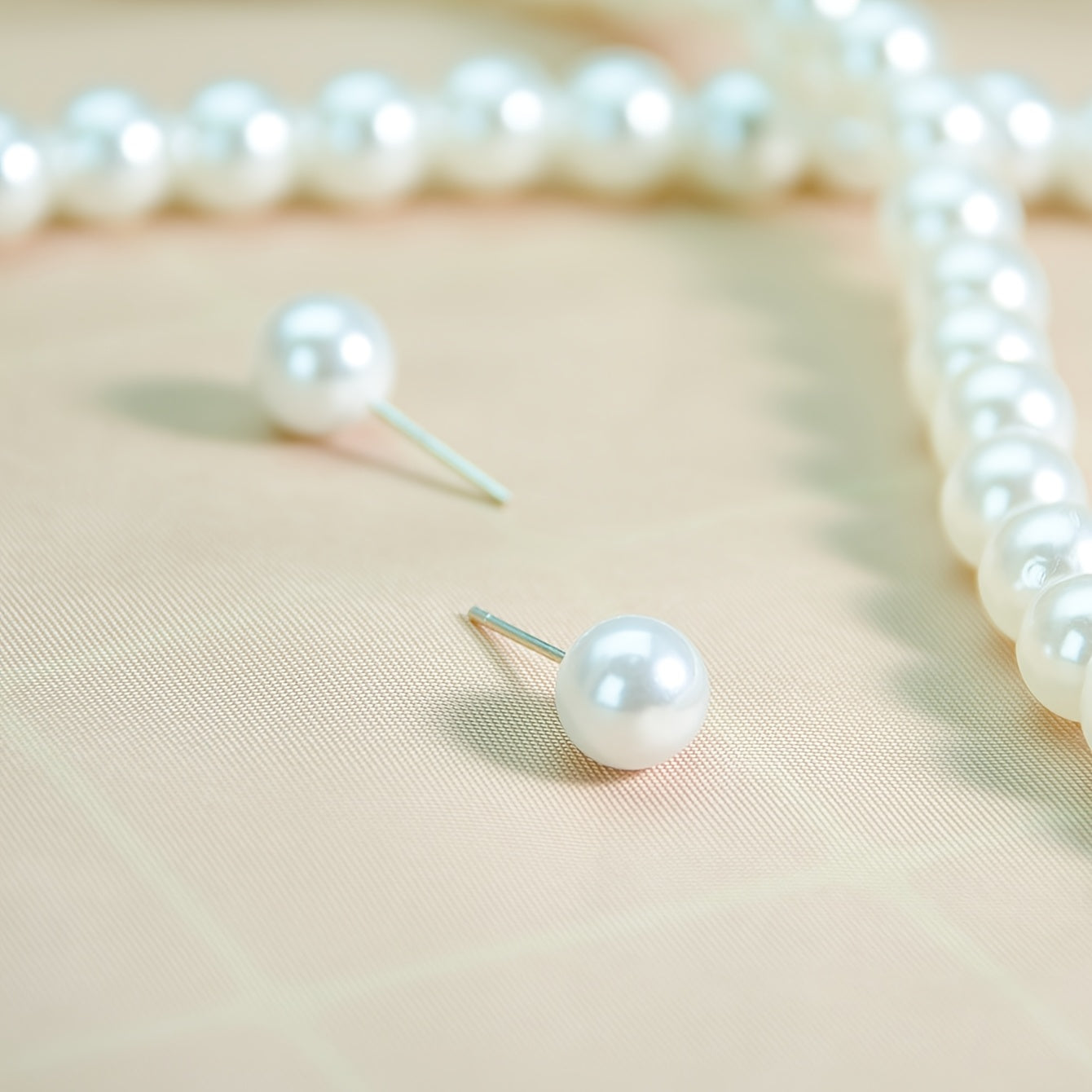 Lot de 3 Bijoux Femme Élégants – Collier et Boucles d’Oreilles Perles Imitation, Collier Multi-Rangs Ajustable, Perles Blanches, Style Minimaliste, Idéal Mariage, Soirée ou Quotidien, Cadeau Parfait pour Femme ou Petite Amie