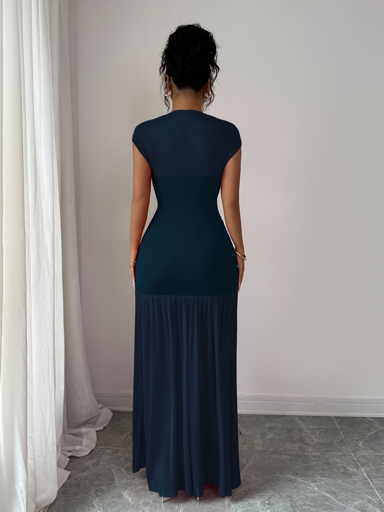Robe Femme Élégante Rouge Longue au Sol — Col Bateau, Coupe Sirène/Trumpet, Col Smock et Taille Cintrée, Tissu Extensible, Couleur Unie, Idéale pour Soirées, Mariages et Cérémonies