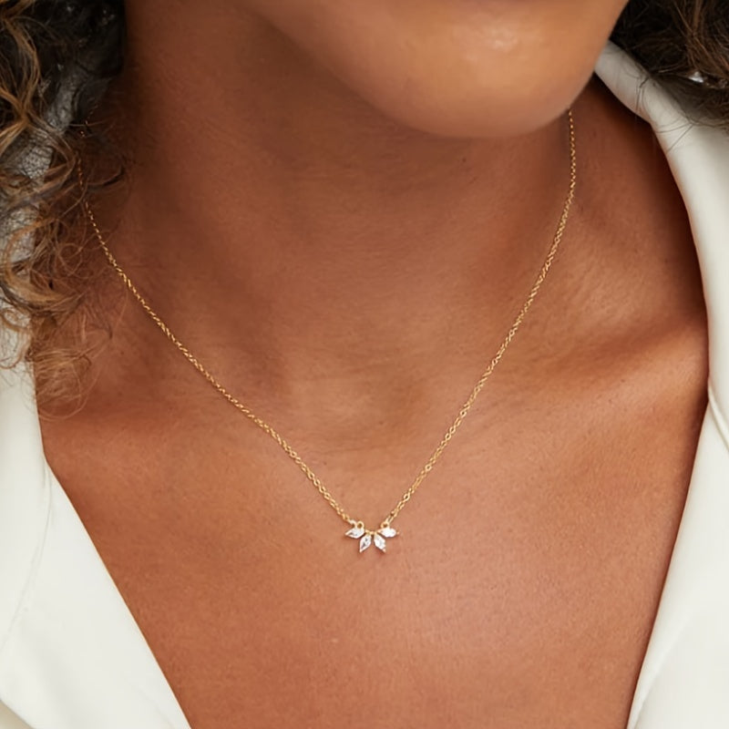 Collier minimaliste femme – pendentif feuille et pétale avec zirconia synthétique, chaîne délicate plaquée or KC, élégant et polyvalent pour usage quotidien et soirées, accessoire de mode toute l’année, fabrication raffinée