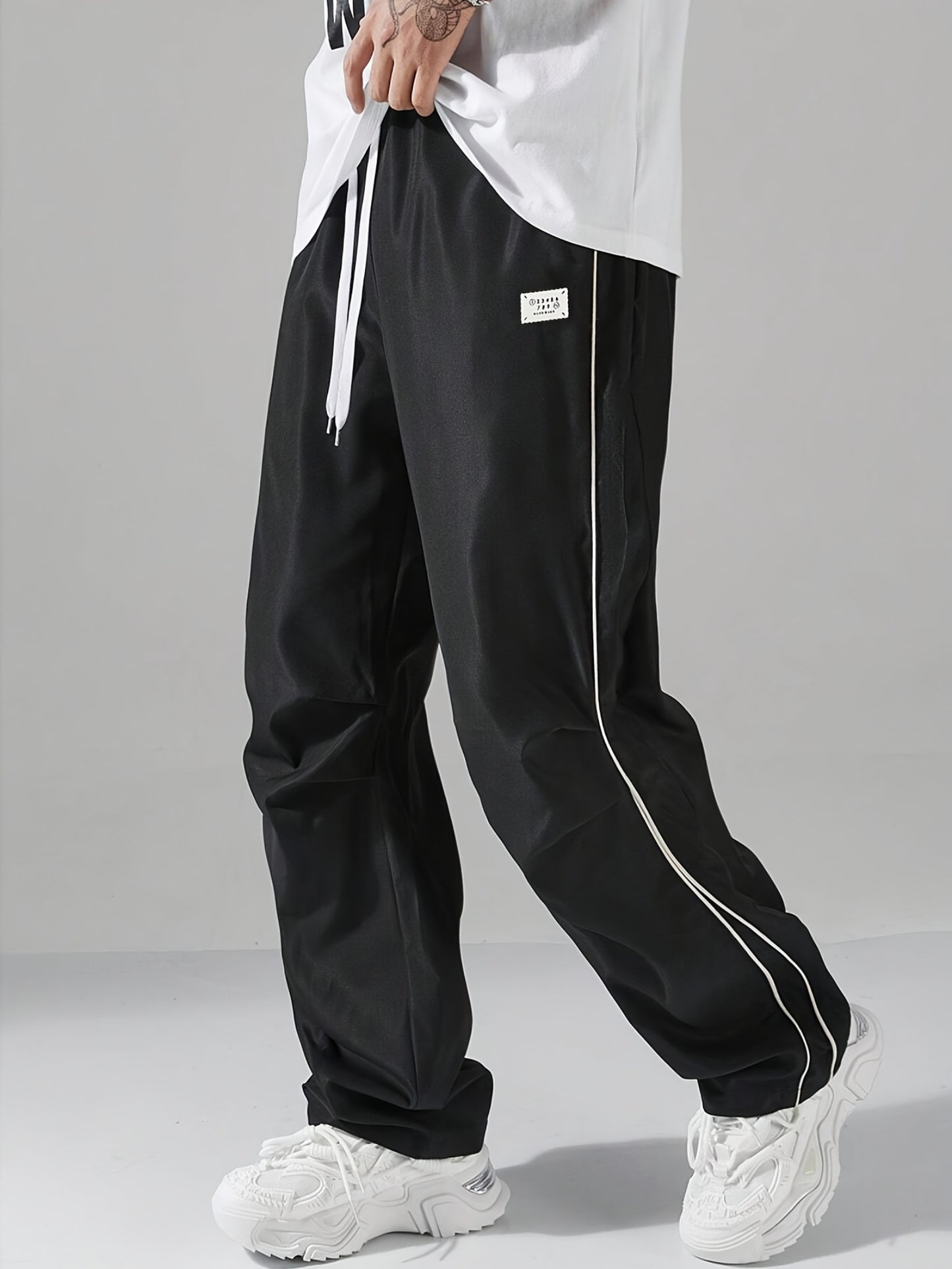 Jogging Homme Toutes Saisons – Coupe Ample, Pantalon Non-Extensible avec Bandes Latérales, Coupe Droite