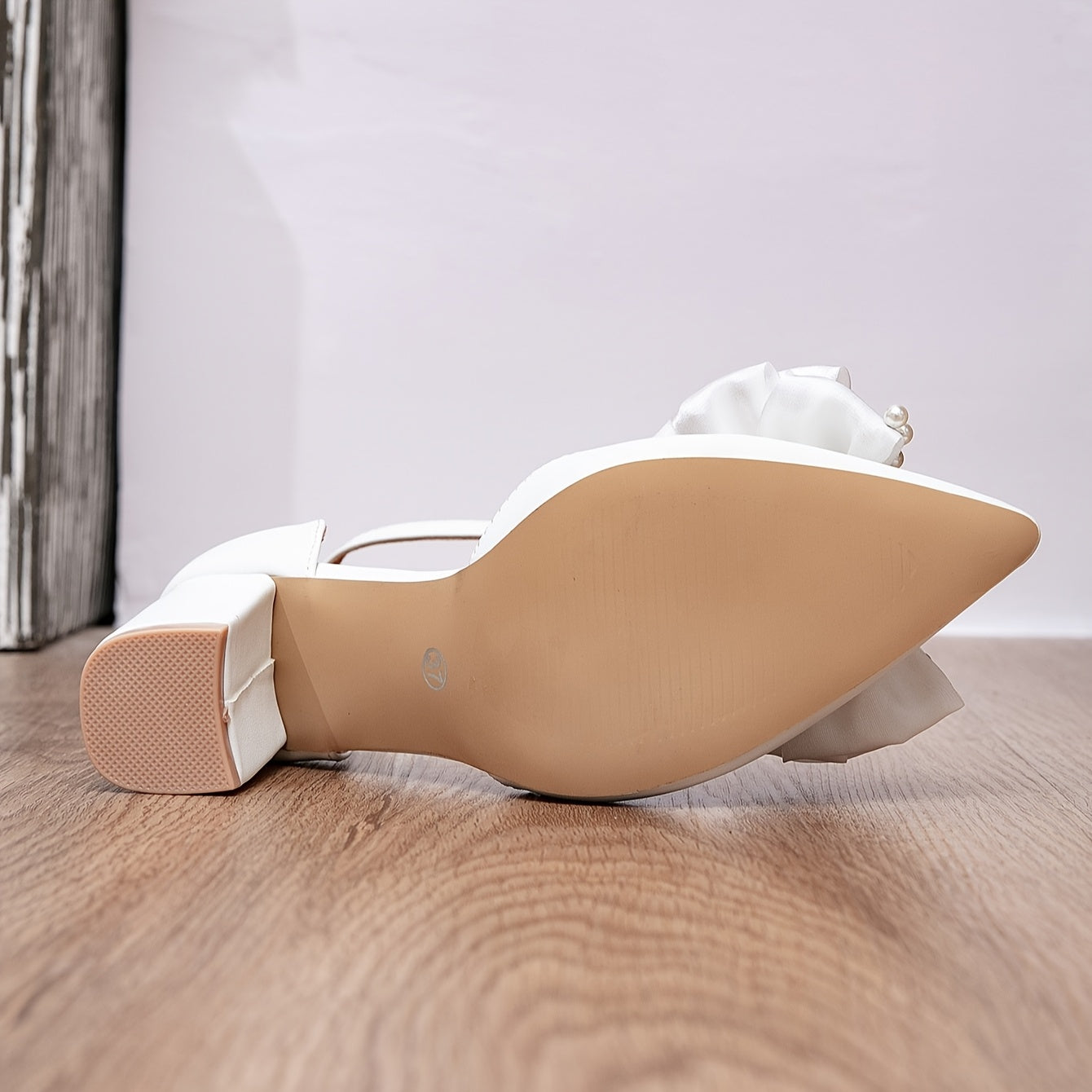 Escarpins Blancs Élégants pour Femme – Décorés de Perles avec Détail Nœud, Bout Pointu, Talon Haut, Légers, Toutes Saisons, Parfaits pour Mariage, Travail et Événements Sociaux