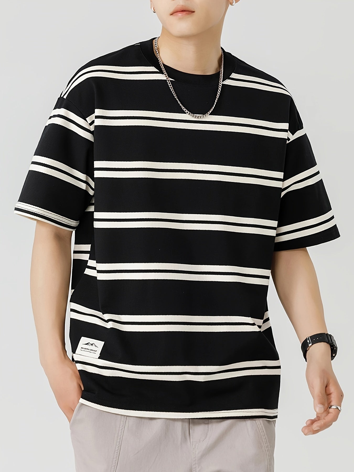 Men'S Summer Striped Short-Sleeve T-Shirt for Trendy Youth with Horizontal Stripes And a Round Neck.
