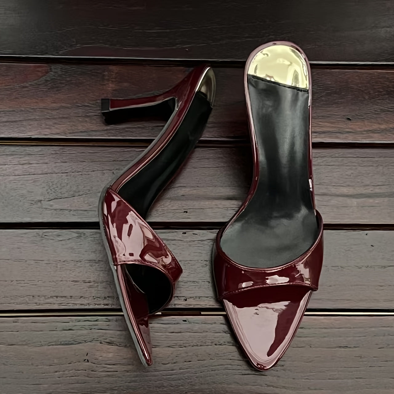 Sandales à talons aiguilles noires et rouges pour femmes – talon haut, bout ouvert, slip-on, dessus synthétique, semelle TPR, chaussures confortables et stylées