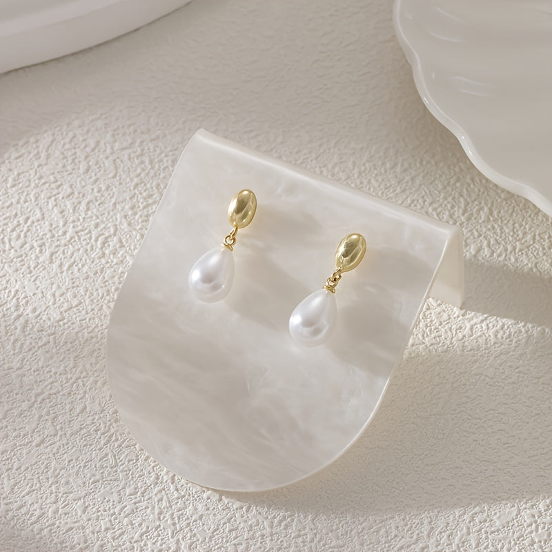 Boucles d’Oreilles Femme Élégantes – Minimalistes et Délicates, Créoles Pendantes Plaqué Or KC avec Grande Perle Imitation Blanche, Bijoux Polyvalents pour Quotidien et Soirées, Accessoire Intemporel Toute l’Année
