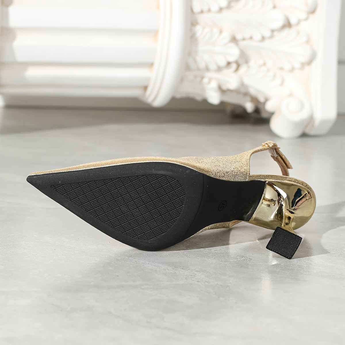 Sandales Élégantes et Glamour à Talons Aiguilles – Bout Pointu, Talon Stiletto Élancé, Tissu Métallique Brillant, Simple et Sophistiqué, Idéales pour Mariages et Événements